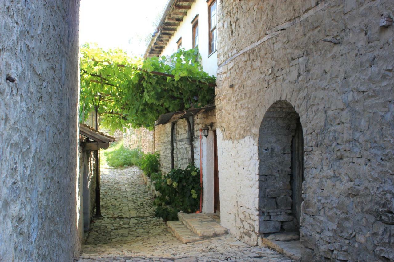 Guest House Toli Inside Berat Castle Exterior foto