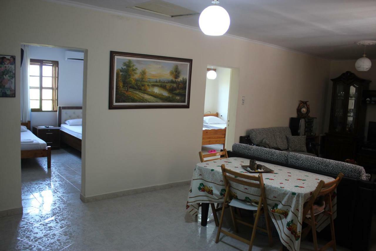 Guest House Toli Inside Berat Castle Exterior foto